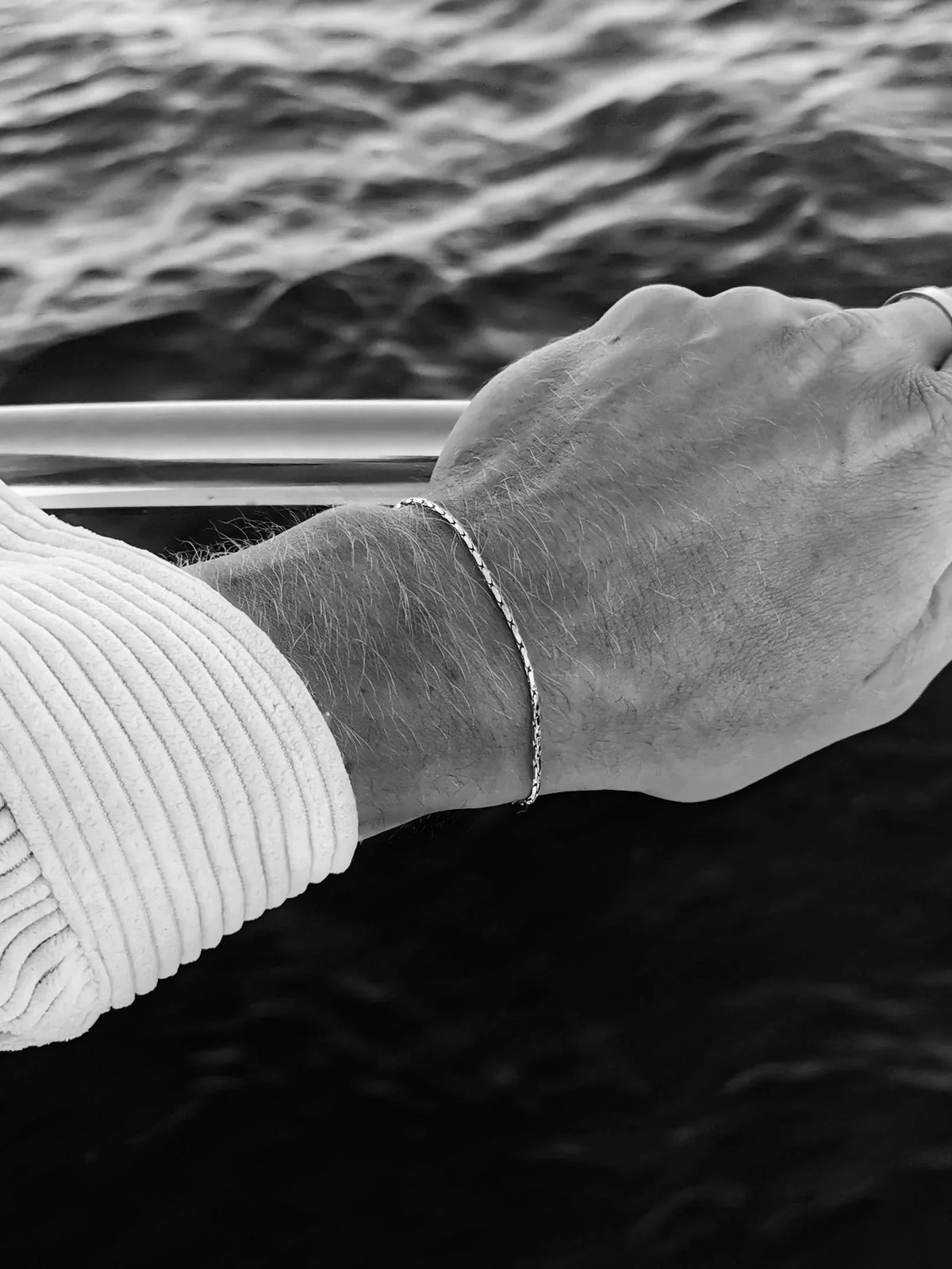 VL. Adjustable Gold Chain Bracelet